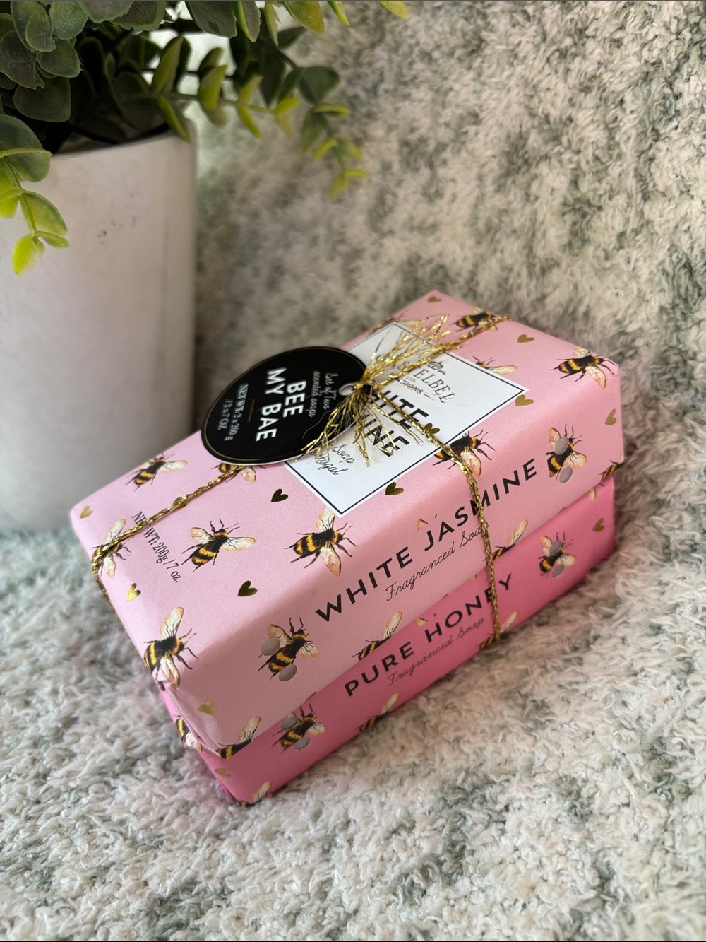 Castelbel Bee My Bae Set of 2 Scented White Jasmine Pure Honey Bee Soaps NWT 2x7